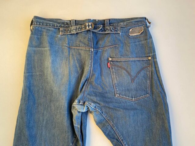 SOLD

Levis engineered w34 x l32

Price: 200 USD shipped

Available on bluegold.dk and Etsy https://bluegoldvintagedk.etsy.com 

#vintagelevis #levisengineered #vintagelevisforsale